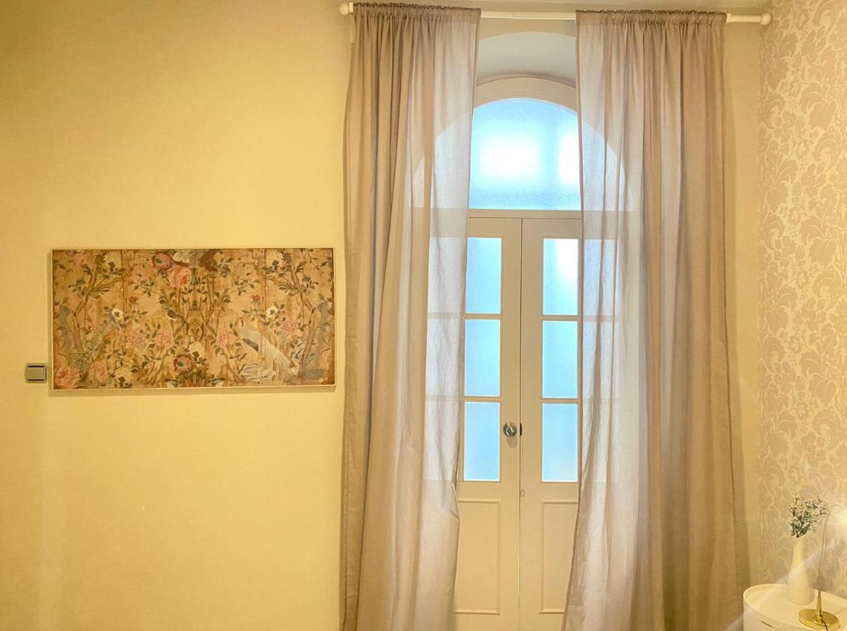 Apartamento Colon 1451 - Pleno Centro Y Wifi Gratis Кадис Екстериор снимка